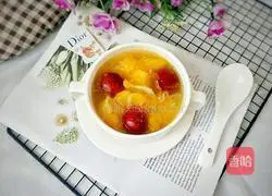 Illustration of how to make orange and white fungus soup 4