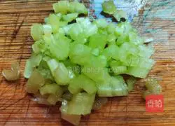 Wood fungus shrimp Illustration of how to make preserved egg flower soup 4