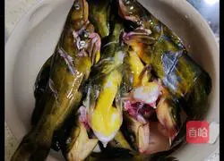 Illustration of how to cook braised yellow fish 1