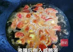 Illustration of how to make tomato and egg drop soup 5