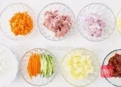 Illustration of how to make green sauce fried noodles 2