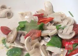 Illustration of how to make scrambled eggs with green and red peppers and mushrooms 12