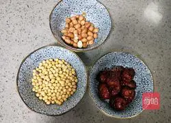 Red dates Illustration of how to make peanut soy milk 1