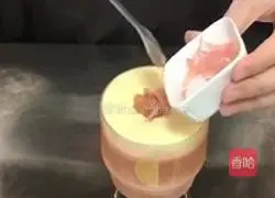 Illustration of how to make salted egg yolk milk tea 6