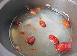 Illustration of Dabu Pork Ribs Soup 5