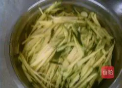 Illustration of how to make green bean and melon soup 2