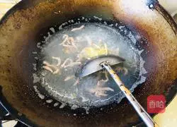 Illustration of how to make spicy and sour shredded pork soup 2