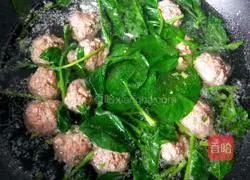 Illustration of how to make fungus and vegetable meatball soup 16