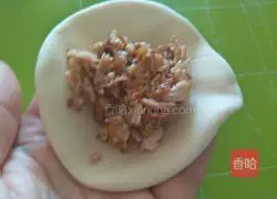 Illustration of how to make meat brown buns 12