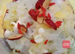 Illustration of Tremella Lotus Seed Soup 6