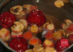 Illustration of how to make black plum soup 3