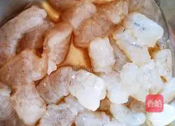 Illustration of how to make shrimp wontons 4