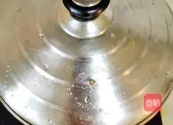 Illustration of how to cut the steamed buns with a purple potato knife 19