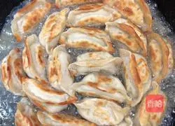 Illustration of how to make pan-fried dumplings 4