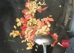 Illustration of home-style fried oval noodles and fish 3