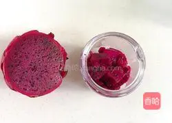 Illustration of how to make dragon fruit banana milkshake 2