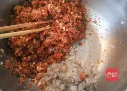 Chives Illustration of how to make meat and shrimp dumplings 2