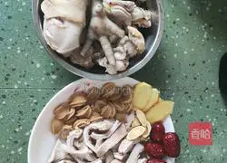 Illustration of how to make abalone, pork belly and chicken soup 4