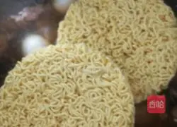 Illustration of how to make pork ribs noodles in soup stock 4