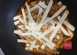 White Jade Braised Noodles Illustration 7