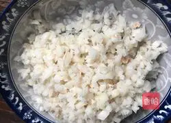 Illustration of how to make stuffed buns with lotus root and pickled cabbage 5