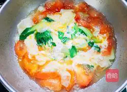 Illustration of how to make tomato, egg and tofu skin soup 10