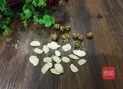 Illustration of how to make American ginseng and dendrobium lean meat soup 1