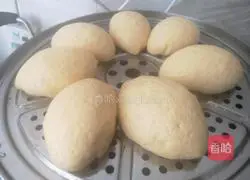 Illustration of how to make cornmeal buns 9