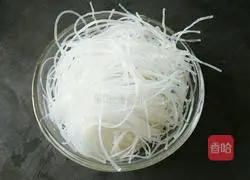 Spinach Vermicelli Soup Illustration 3