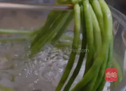 Illustration of the simple recipe of petal beans stuffed with meat 4