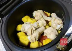 Illustration of how to make sour radish wing root soup 3