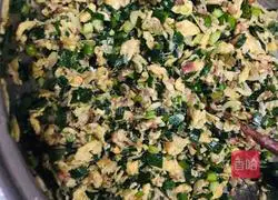 Illustration of how to make leek, egg and shrimp dumplings 3