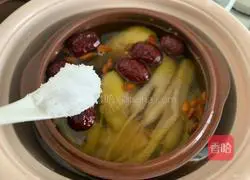 Illustration of how to make fresh ginseng and chicken soup 8