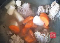 Pork Bone Yam Carrot Soup Recipe Illustration 4