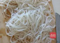 Illustration of how to make cabbage, egg and vermicelli stuffed buns 11