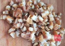 Illustration of how to make frozen tofu sauce pork skin buns 1