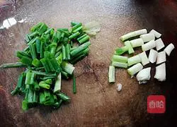 Illustration of making enoki mushroom and crucian carp soup 2