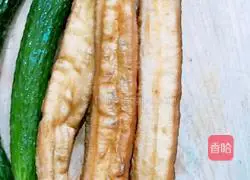 Illustration of how to make sesame sauce and cucumber mixed with fried dough sticks 1
