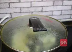 Illustration of how to make preserved egg and winter melon soup 4