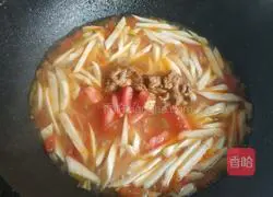 Illustration of how to make Tomato Shredded Pork and Wild Rice Soup 13