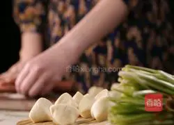 In old memories Illustration of how to make fried pork triangle 8