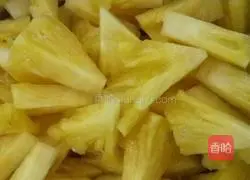 Illustration of how to make homemade canned pineapple 2