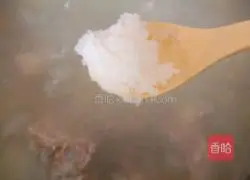 Illustration of how to stew pork ribs with potatoes 8