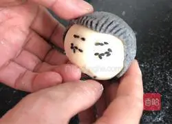 Illustration of how Zhu Bajie carries his wife on his back 15