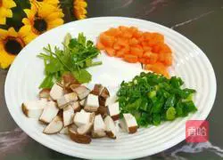 Illustration of how to make fried lettuce with shrimps 4