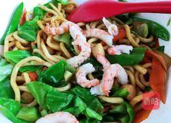 Illustration of how to make stir-fried udon noodles with mixed vegetables and seafood 7