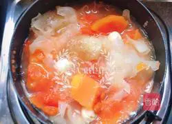 Nourishing yin and replenishing qi, Illustration of how to make papaya beauty soup for beauty and beauty 4