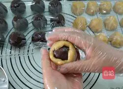 Egg Yolk Bean Paste Mooncake Recipe Illustration 9