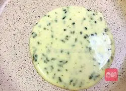 Sesame and seaweed handmade egg roll teaching instructions 9