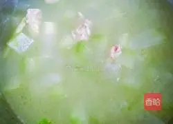 Illustration of how to make meat slices and winter melon soup 4